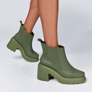 💚🔹️MELISSA🔹️ Made In Brazil Courtney Boots in green Size 6